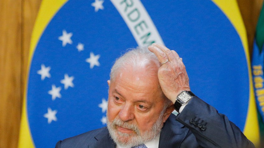 Lula passa por cirurgia em São Paulo para drenagem de hematoma