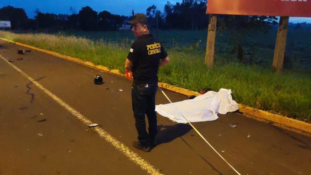 Jovens são atropelados por carro na MS-156; uma pessoa morreu