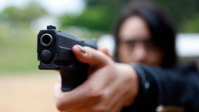 Homem é atacado a tiros na porta de casa em Campo Grande