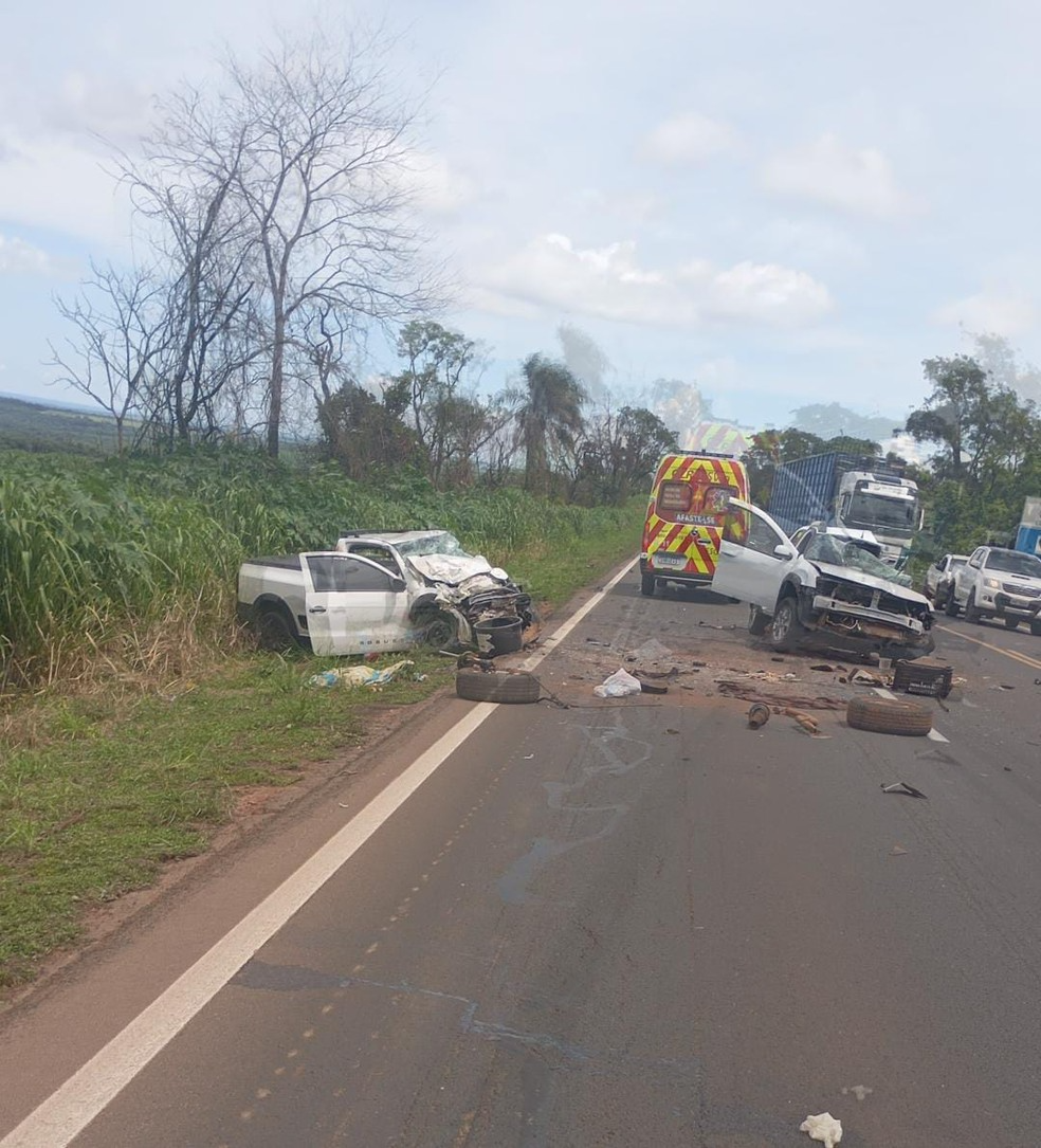 Acidente fatal na BR-163 mata duas pessoas e deixa outras duas feridas