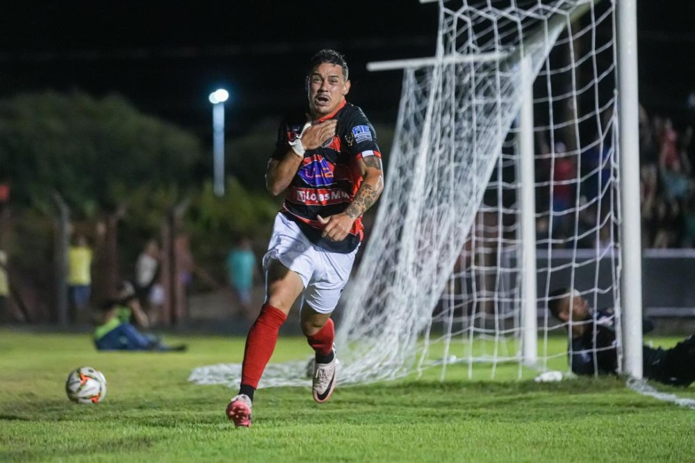 Em jogo de 2 viradas e cinco gols, Águia Negra vence o Naviraiense em Rio Brilhante