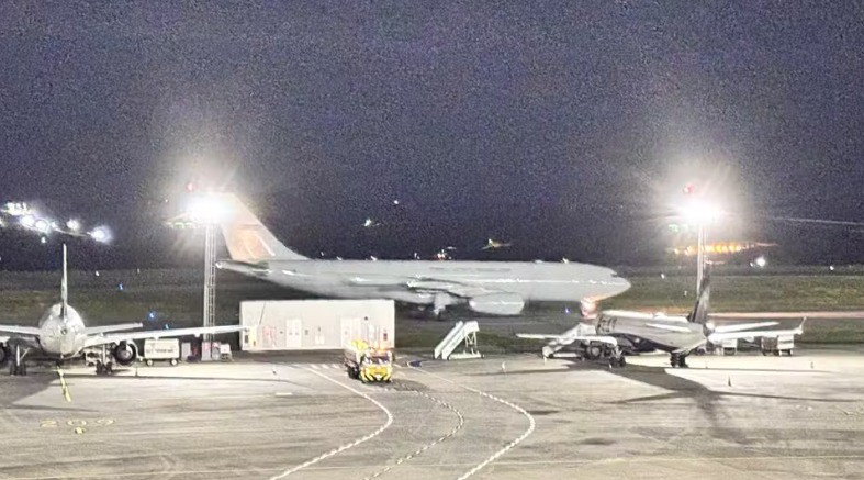 Deportados relatam fumaça em avião dos EUA, agressões e motim em Manaus
