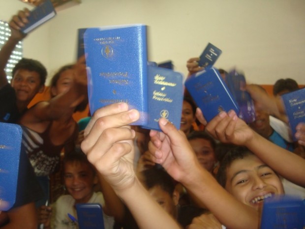 Lei: Autorizada disponibilização de exemplares da Bíblia nas escolas