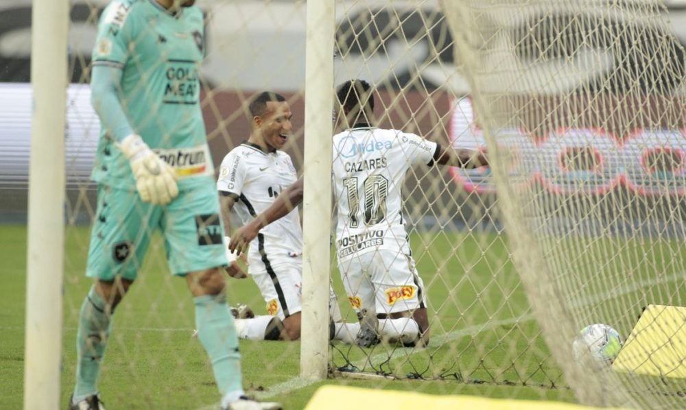 Corinthians vence Botafogo no Nílton Santos