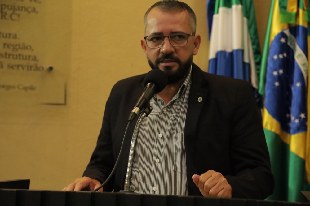 Kleber Ortiz solicita melhorias na rota escolar e iluminação para campo de futebol em Sanga Puitã