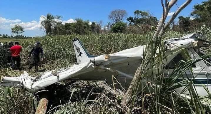 Pai e filho se valvam em acidente aéreo no Paraguai
