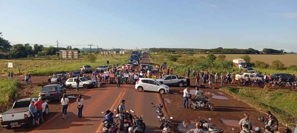 Com promessa de reunião marcada para amanhã, moradores liberam BR-163