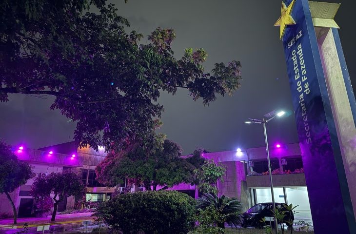 Sede administrativa da Sefaz é iluminada de rosa em homenagem à Semana da Mulher