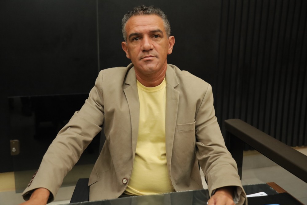 Vanderlei Avelino solicita ambulância para o Parque dos Ervais e quadra coberta para escola municipal
