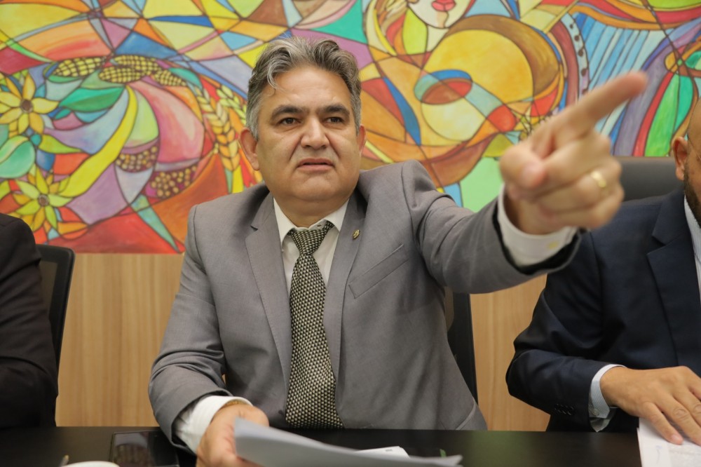 Marcelino Nunes solicita revitalização de academia ao ar livre e melhorias na sinalização viária