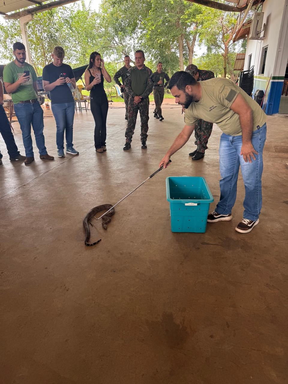 Acadêmicos de Medicina Veterinária da UNIGRAN conhecem técnicas para resgate de animais silvestres