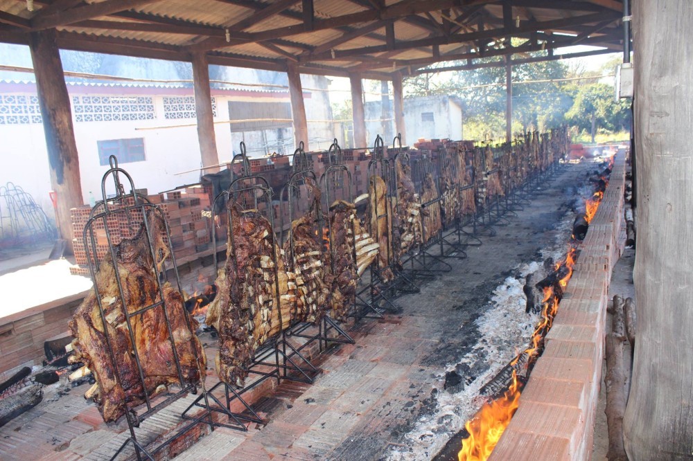 Domingo é dia de Costelão fogo de chão no CTG Querência da Saudade