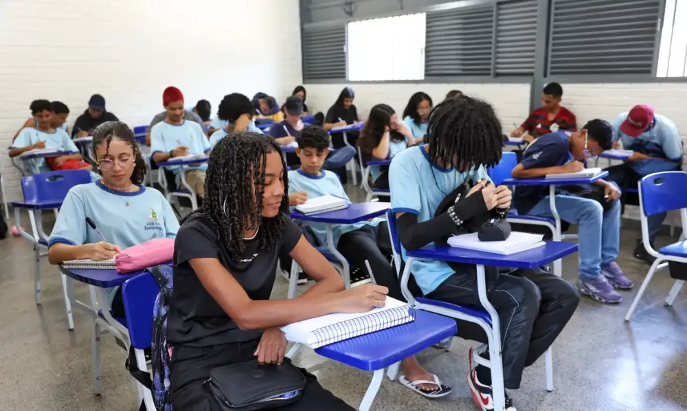 Estudantes nascidos em maio e junho recebem 1ª parcela do Pé-de-Meia