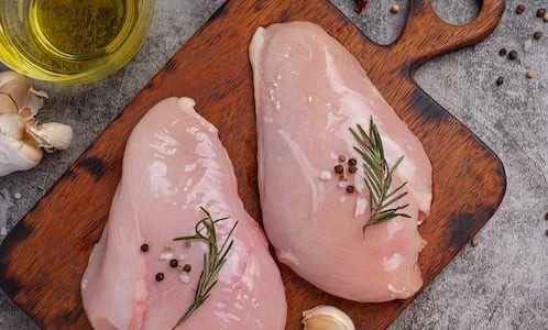 Exportações da carne de frango atingem 476 mil t e avançam 13,8%