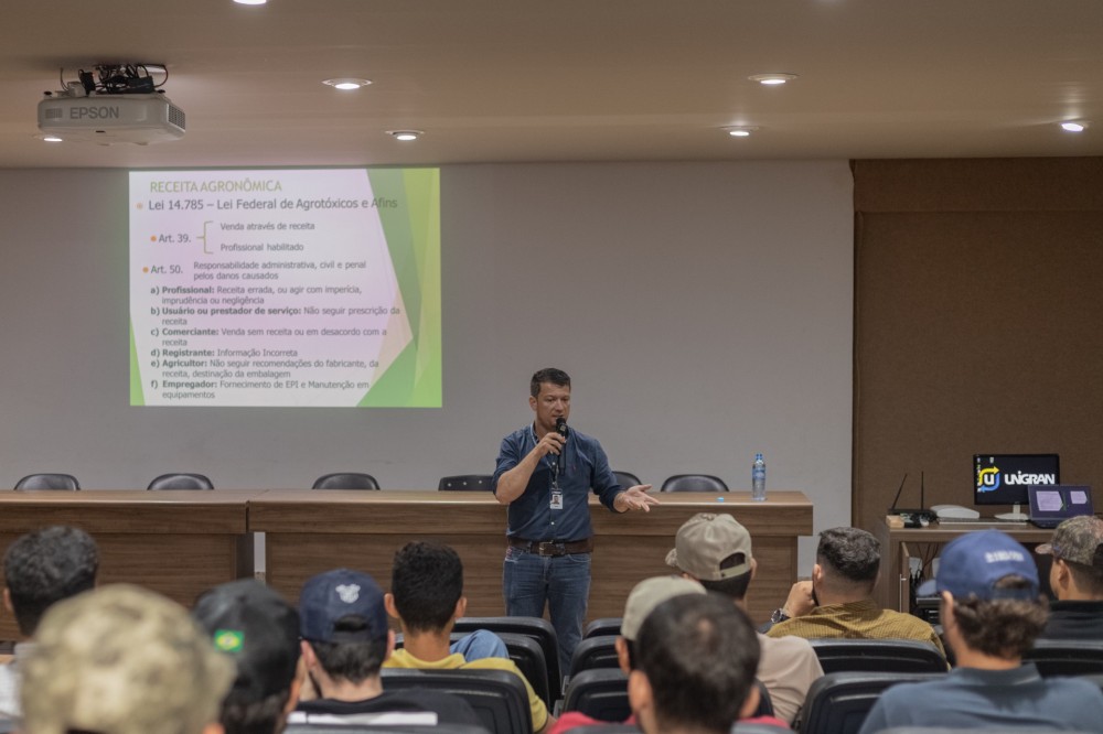 Receituário agronômico e ART são temas de palestras do Crea a acadêmicos da Unigran