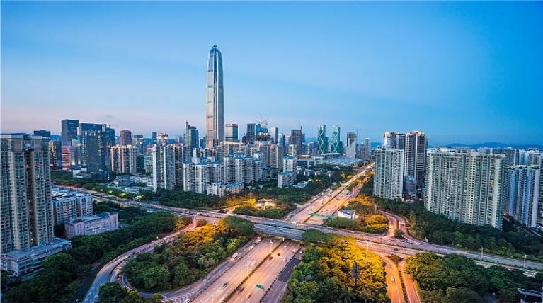 Carlos Bernardo visita Shenzhen em busca de tecnologias e inovação para o setor educacional e industrial