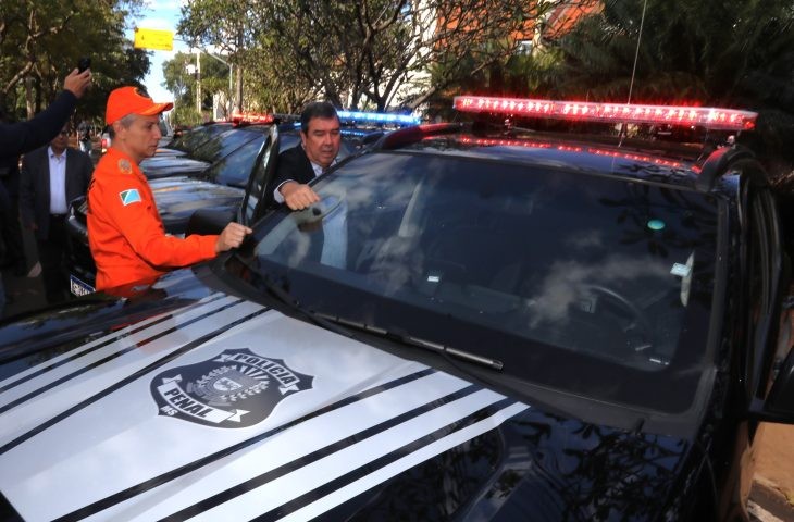 Governo entrega viaturas e equipamentos para combate aos incêndios no Pantanal e Polícia Penal