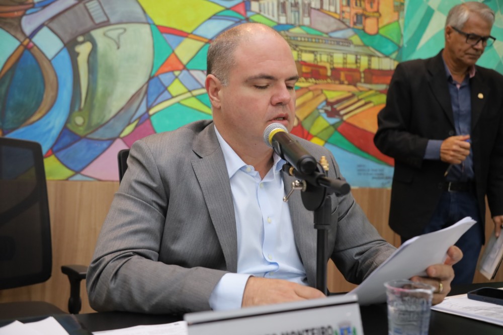 Waldecir Fernandes solicita manutenção das calçadas da Avenida Brasil