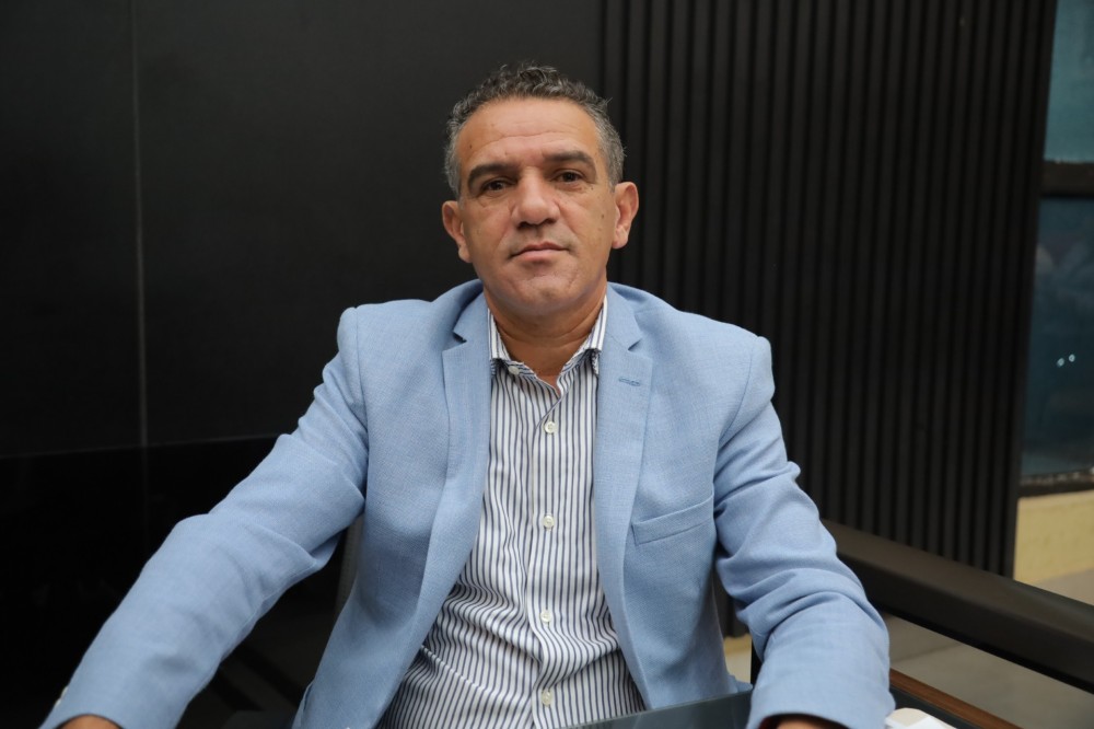 Vanderlei Avelino solicita manutenção de rua e de 
