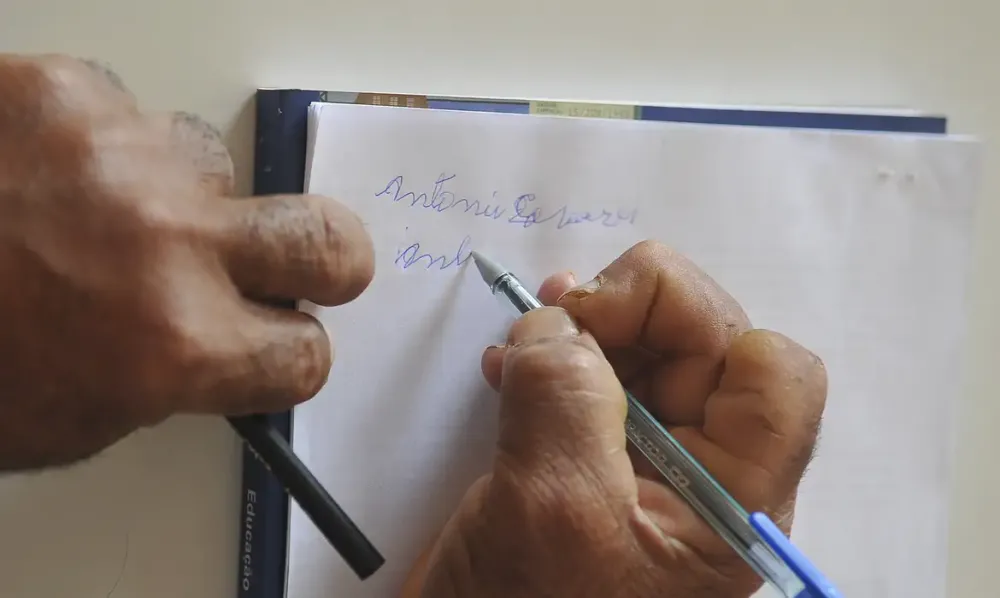 Analfabetismo de pessoas com deficiência é 4 vezes maior no país