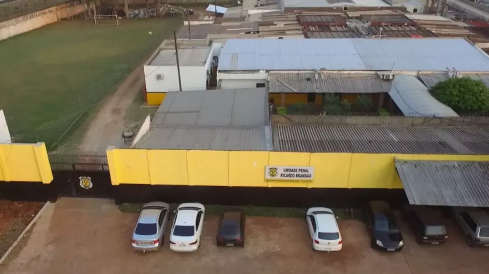 Queda de portão fere policial penal em presídio de Ponta Porã