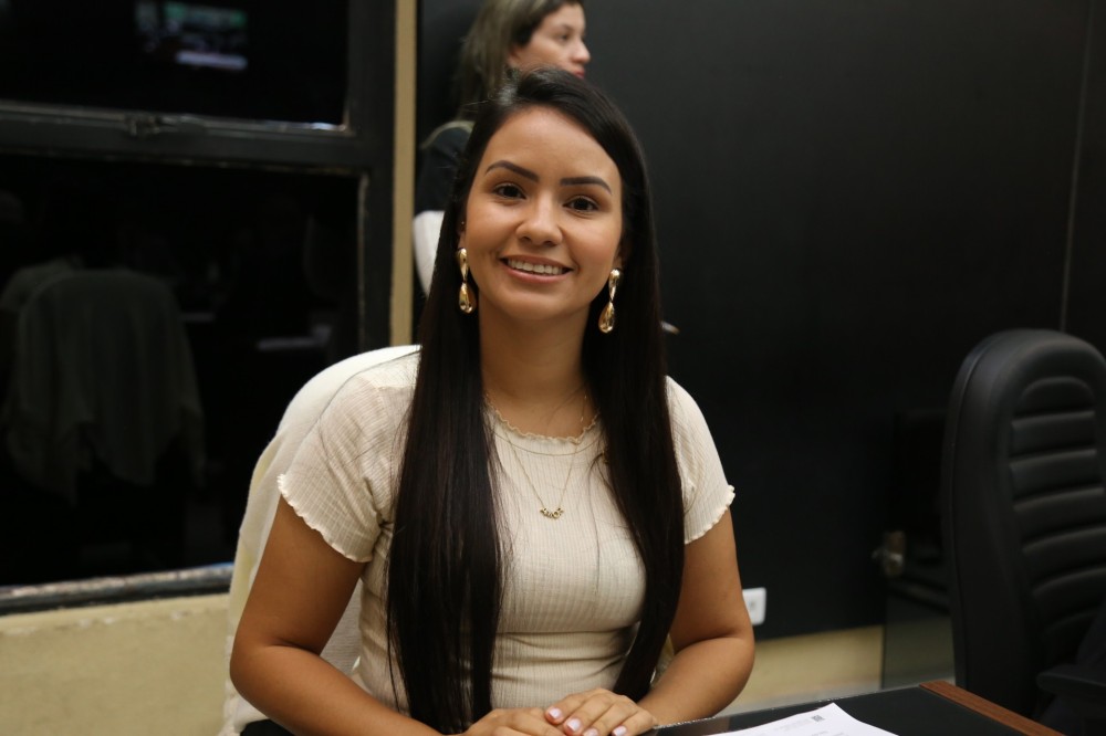 Natália Velasques cobra infraestrutura para estradas e ampliação de escola no Itamarati