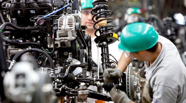 Produção industrial tem alta de 0,1% de março para abril