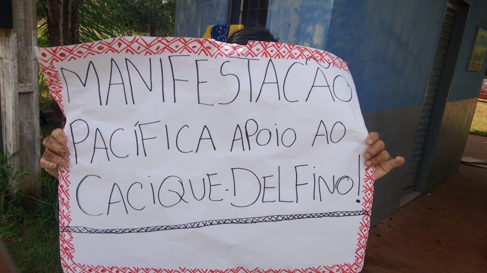 Indígenas protestam na MS-156 e exigem liberdade de lideranças presas em operação da PF