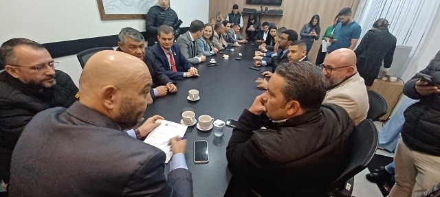 Prefeito em exercício visita Câmara e enfatiza união e parceria em prol de Ponta Porã