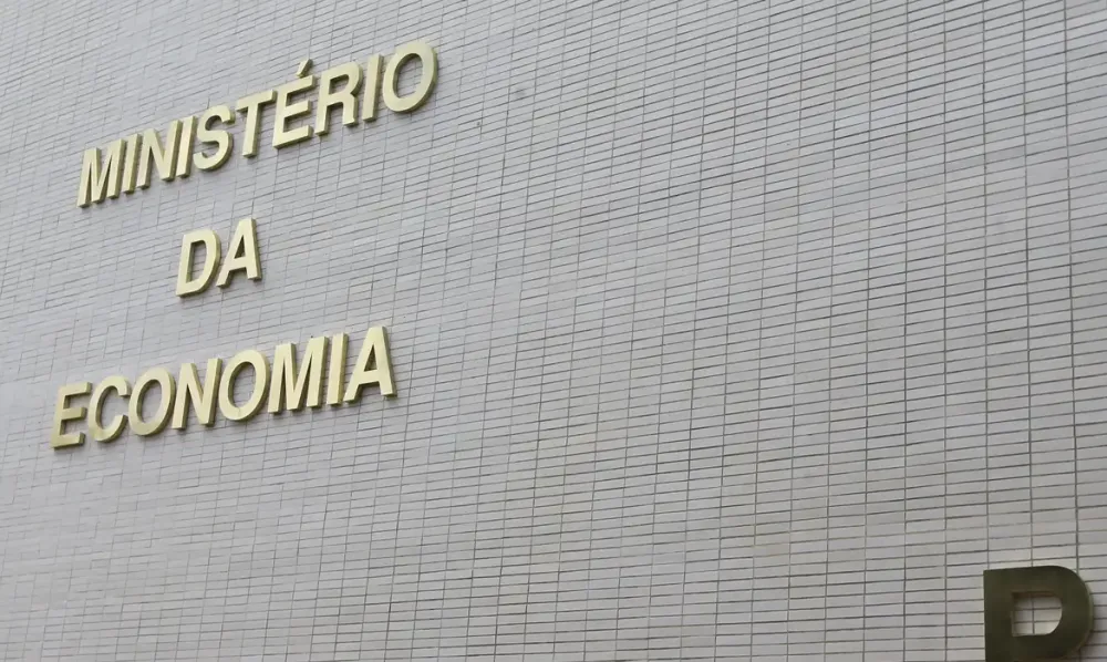 MP alternativa a IOF prevê R$ 4,28 bi de corte de gastos em 2025