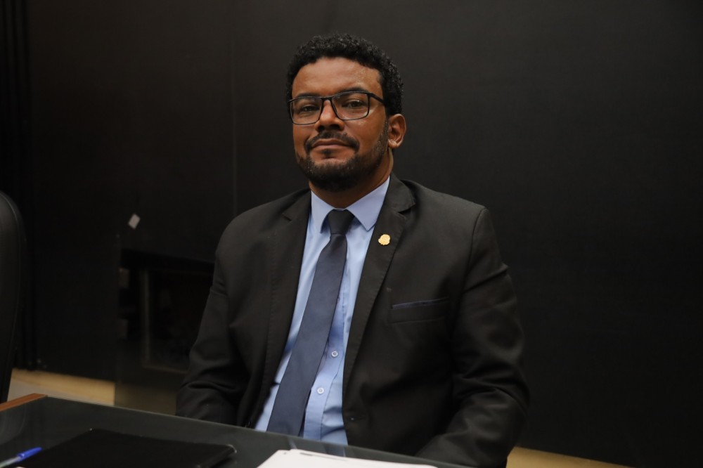 Reinaldo Jalasca cobra operação tapa-buracos no Jardim Aeroporto
