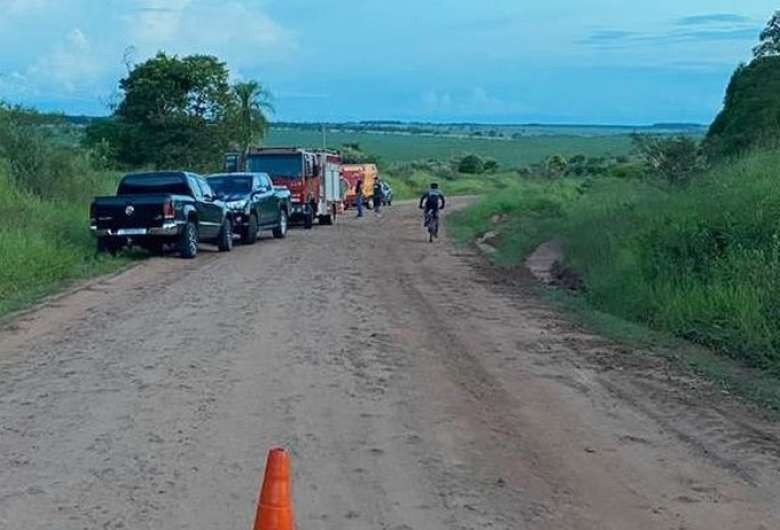 Adolescente morre após carro tombar em estrada de chão