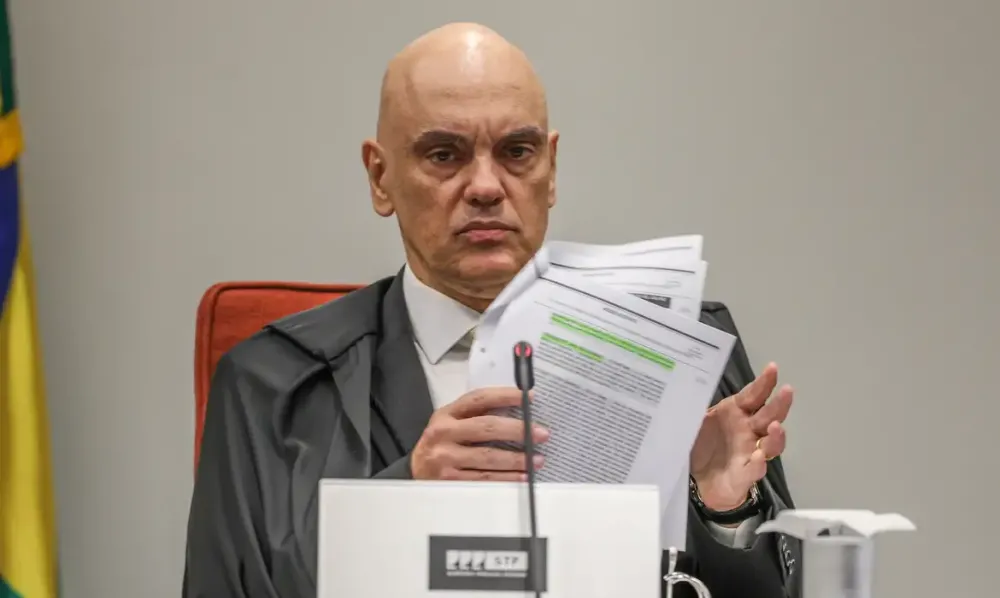 Moraes diz que defesa de Bolsonaro poderá acompanhar acareação de Cid