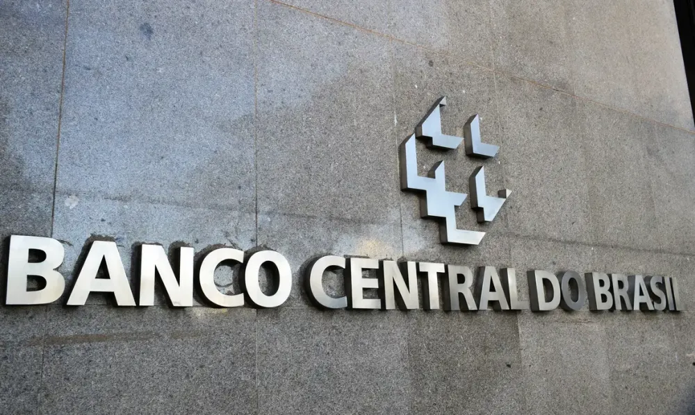 BC diz que Selic deve ser mantida em 15% por período prolongado