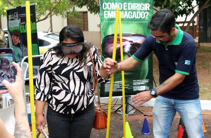 Experiência educativa do Detran sobre álcool e direção conscientiza visitantes no Pantanal Tech