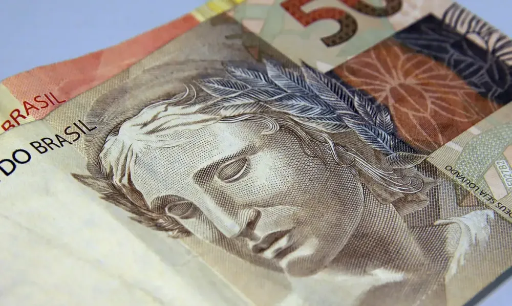 Brasileiros sacaram R$ 315 milhões em valores a receber em maio
