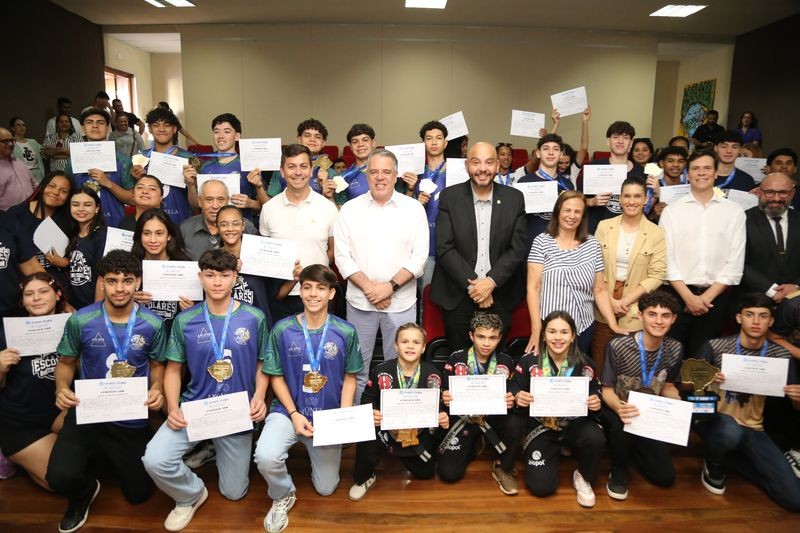 Atletas pontaporanenses são homenageados por desempenho nos Jogos Escolares da Juventude