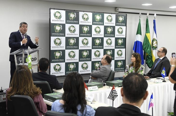 Em encontro com defensores públicos, Riedel defende inclusão e combate a extrema pobreza