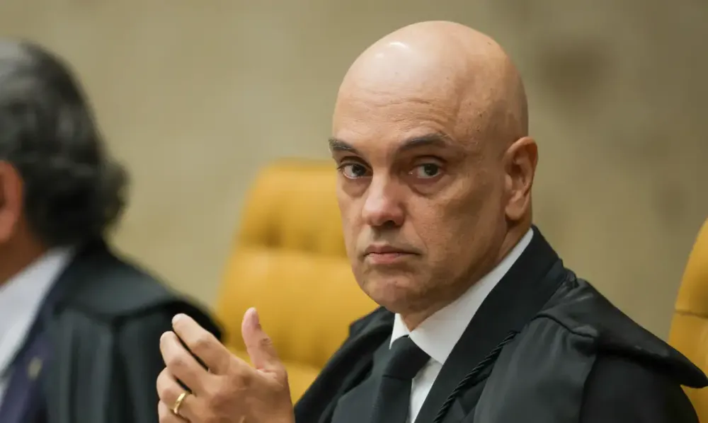 Moraes compara atos de Eduardo Bolsonaro nos EUA a tentativa de golpe