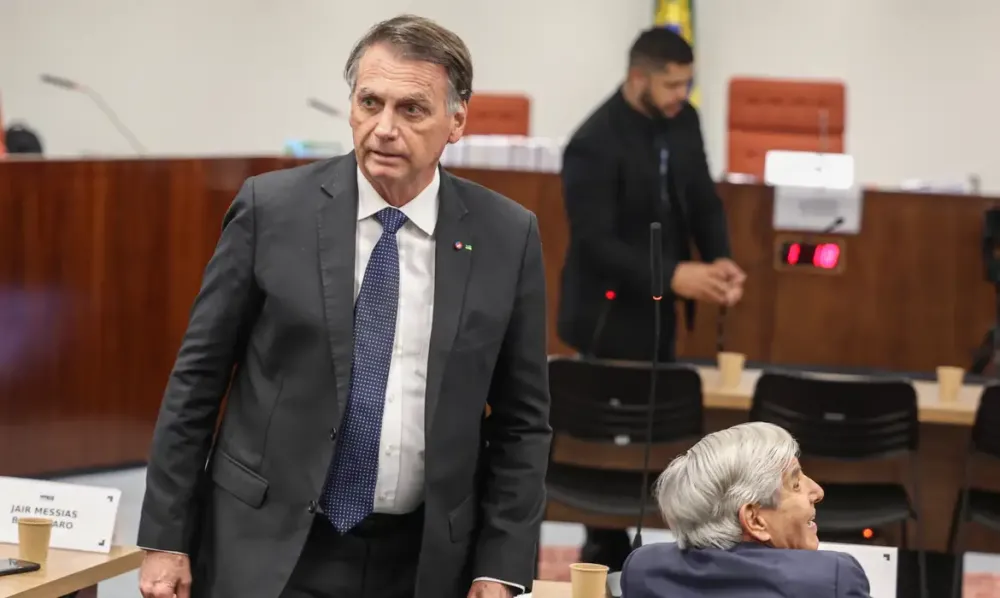 Prisão domiciliar: Saiba o que Bolsonaro está proibido de fazer