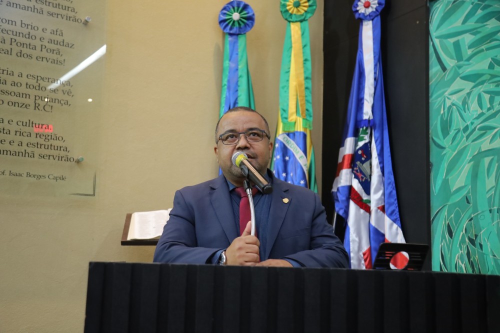 Jelson Bernabé pede melhorias no asfalto do Jardim dos Estados e Parque das Exposições