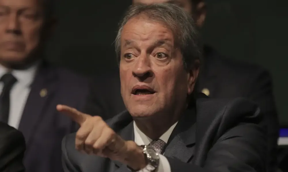 Valdemar pede autorização ao STF para visitar Bolsonaro