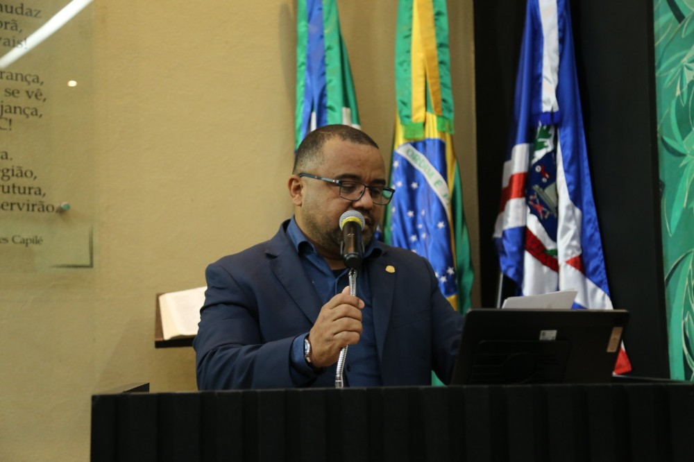 Vereador Jelson Bernabé cobra operação tapa buracos no Andreazza e Jardim das Rosas