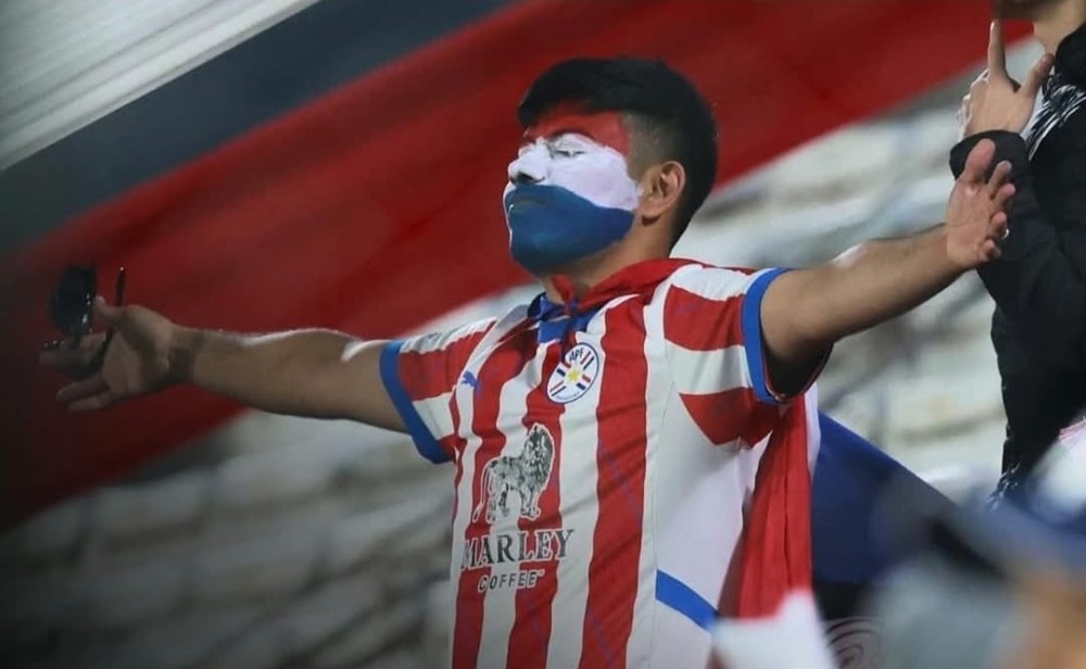 Depois de 16 anos fora, Paraguai se classifica para a Copa e presidente decreta feriado