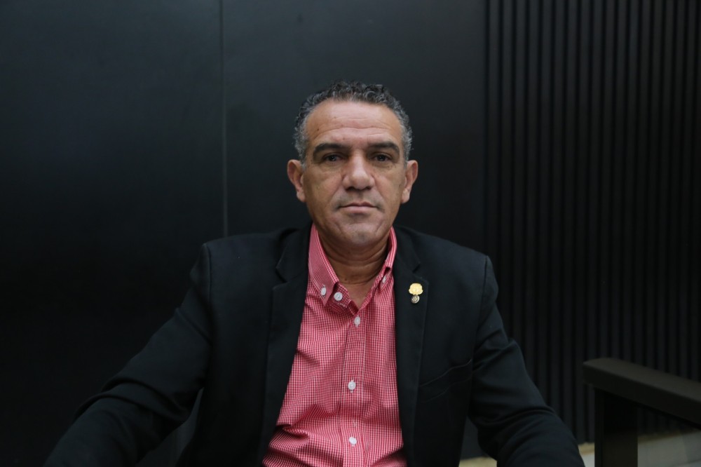 Vanderlei Avelino solicita asfaltamento e construção de ponte em bairros de Ponta Porã