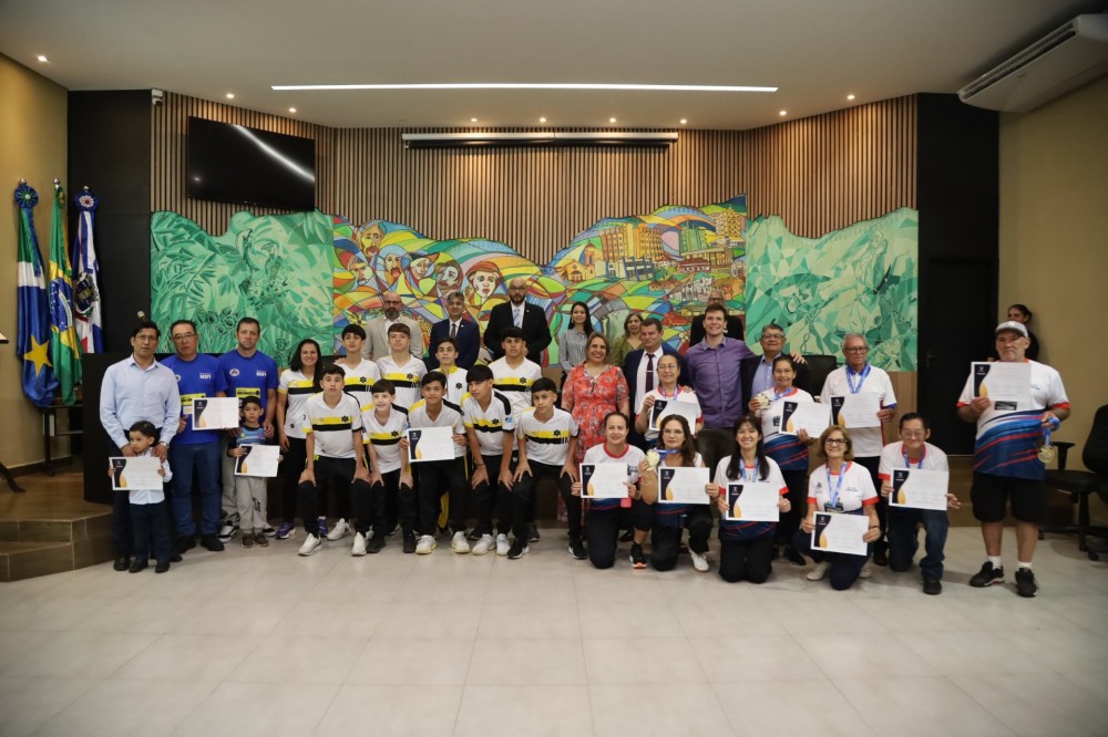 Câmara Municipal de Ponta Porã presta homenagens em Sessão Solene