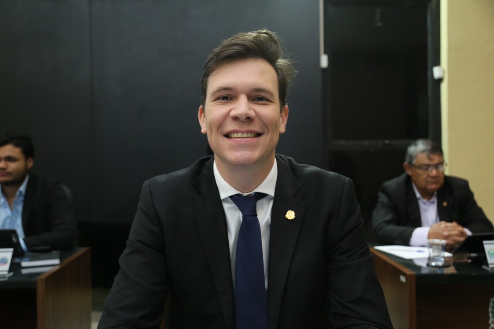 Gabriel Arce solicita recapeamento asfáltico na Rua Jorge Roberto Salomão