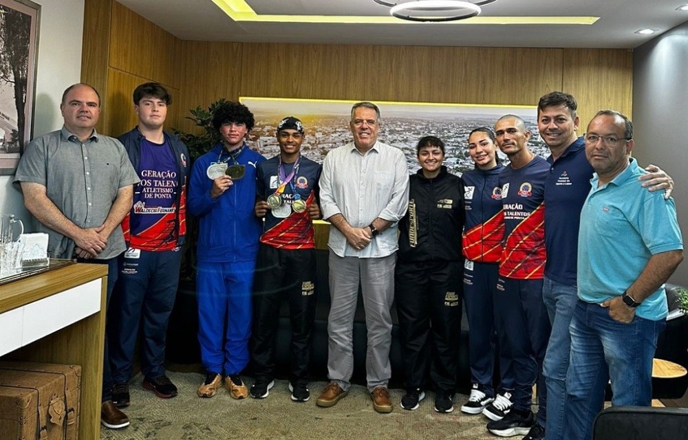 Prefeito recebe atletas de Ponta Porã que se destacam em competições nacionais
