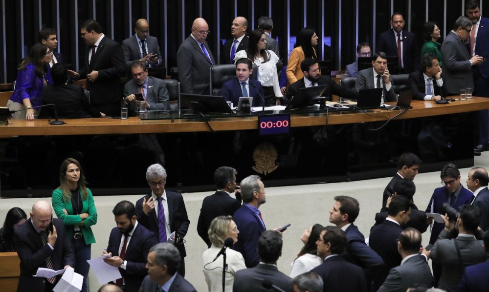 Câmara derruba voto secreto em PEC da Blindagem por falta de quórum