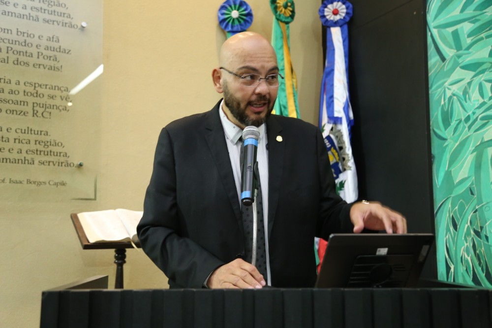 Agnaldo Lima pede recapeamento, iluminação e redutor de velocidade para diversos bairros